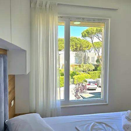Sunny - 162 Apartment