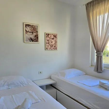 Sunny - 162 Apartment